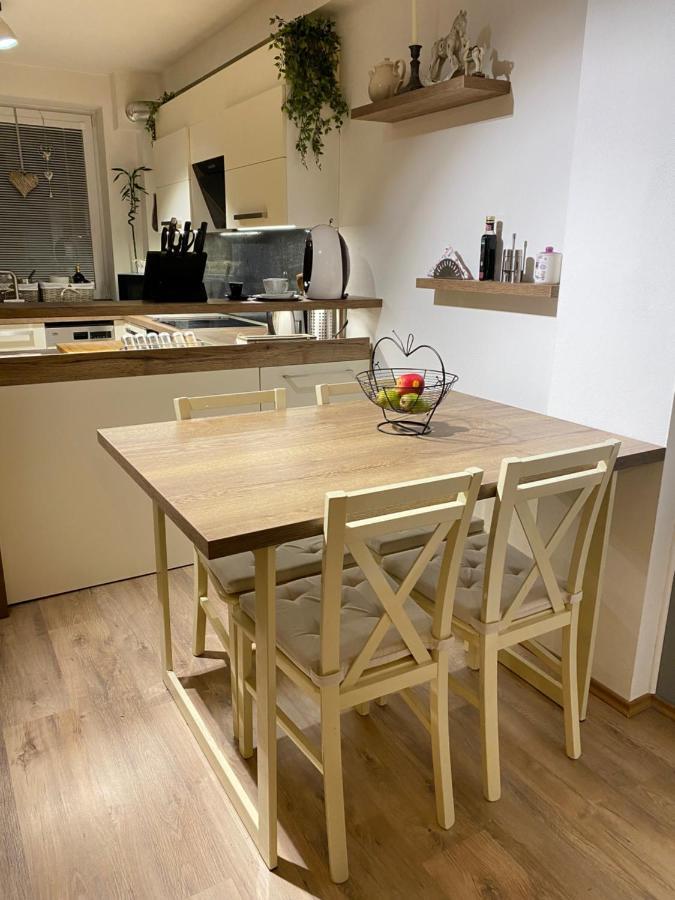 Apartman Slnecna Terasa S Vlastnym Parkovanim Na 2 Auta Lejlighed Žilina Eksteriør billede