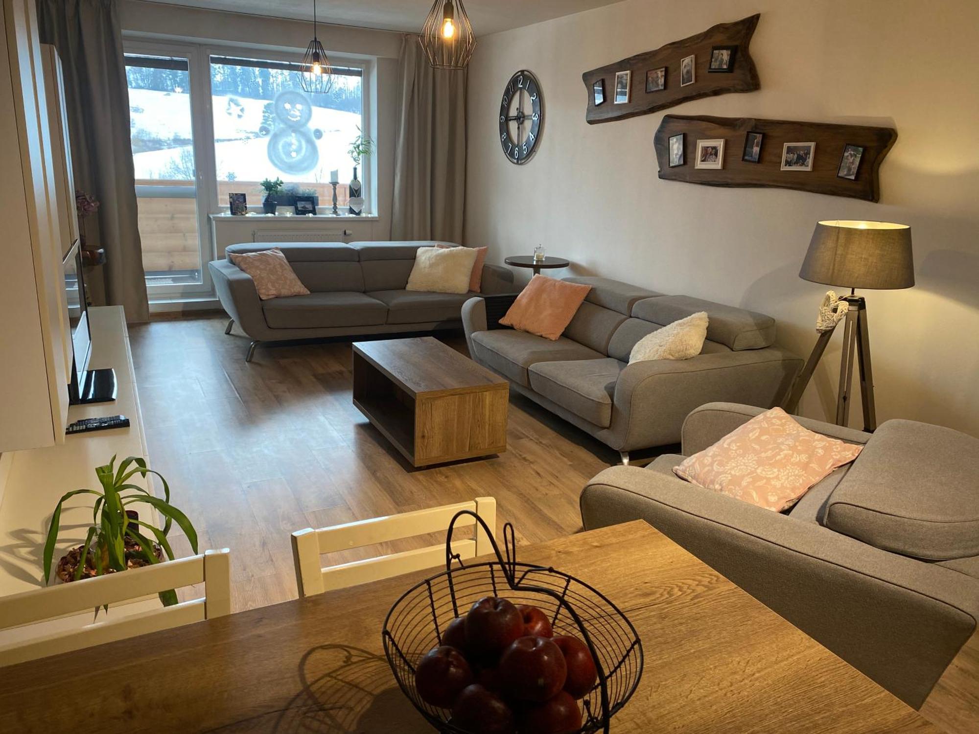 Apartman Slnecna Terasa S Vlastnym Parkovanim Na 2 Auta Lejlighed Žilina Eksteriør billede